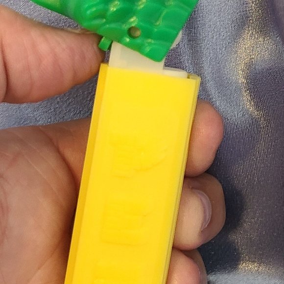 PEZ Dinosaur Dispenser - Picture 4 of 4